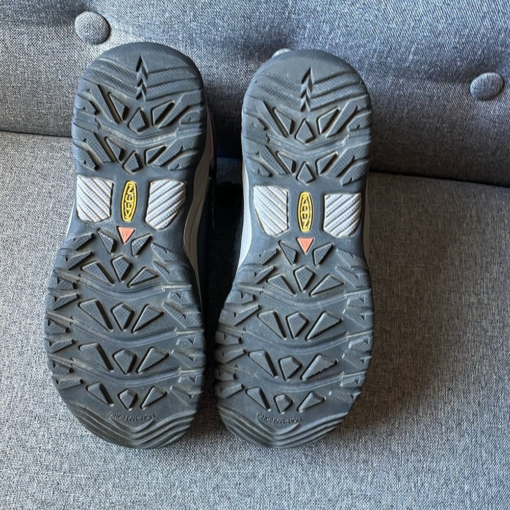 Excellent condition KEEN kids hiking boots, size 3 - Picture 5 of 6